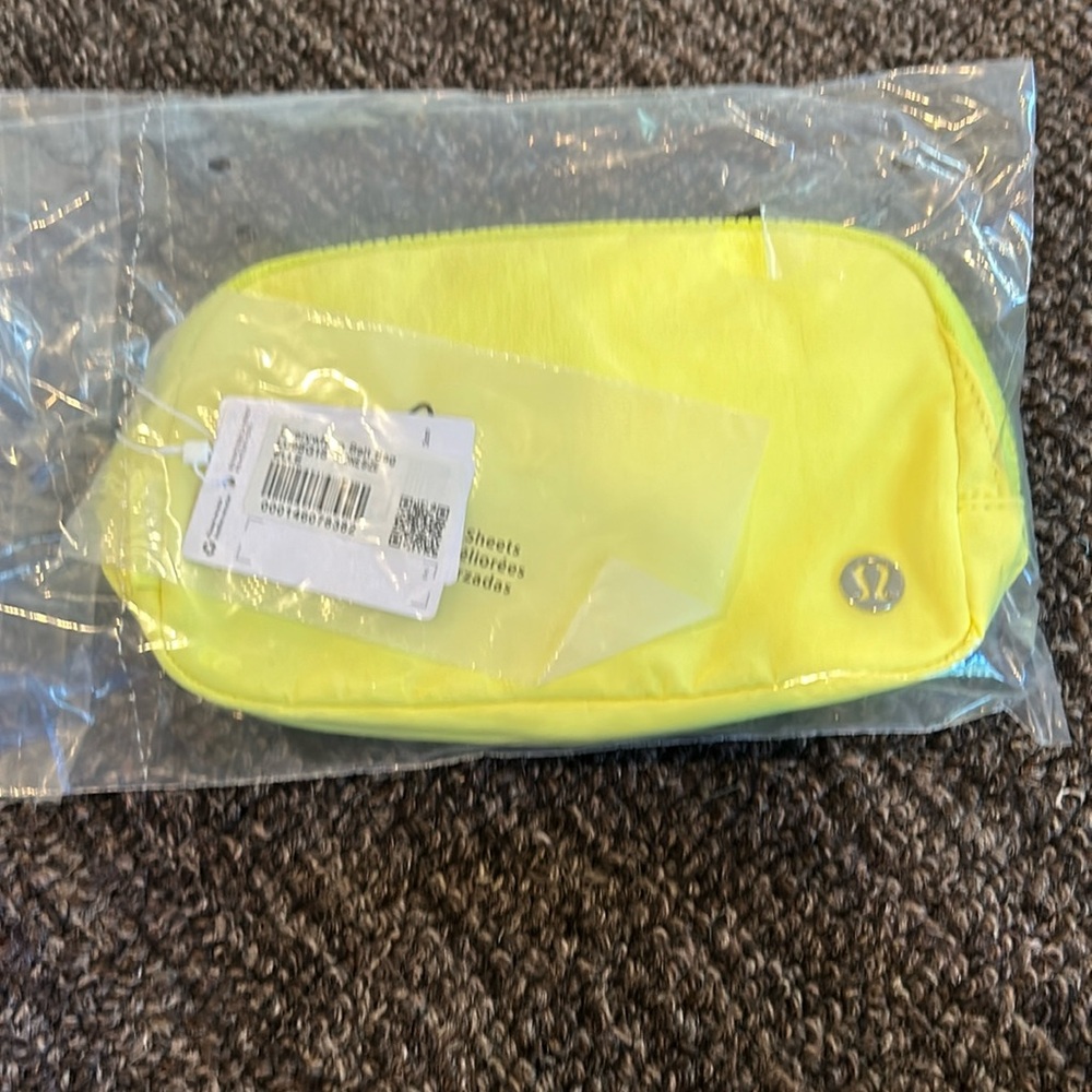 Everywhere Belt Bag - lululemon - Electric Lemon